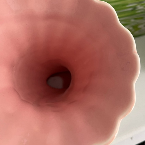 Pink Mid Century Modern Shell Vase White Exterior Made in Canada 116 Vintage - Picture 3 of 6